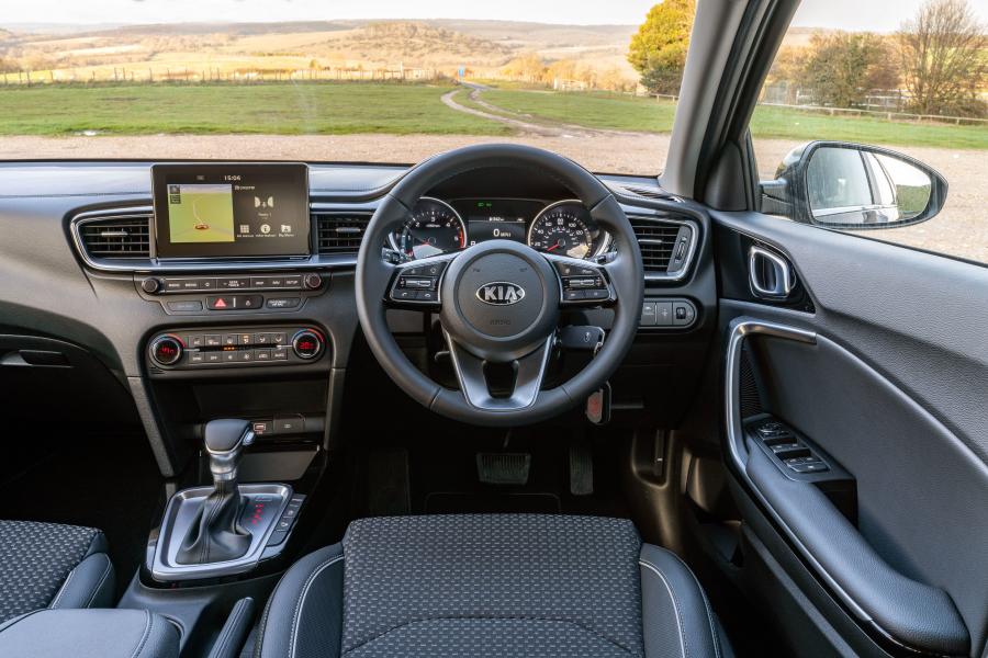 Торпедо Kia Ceed Sportswagon 2018 года  (UK) (фото 21 из 27)